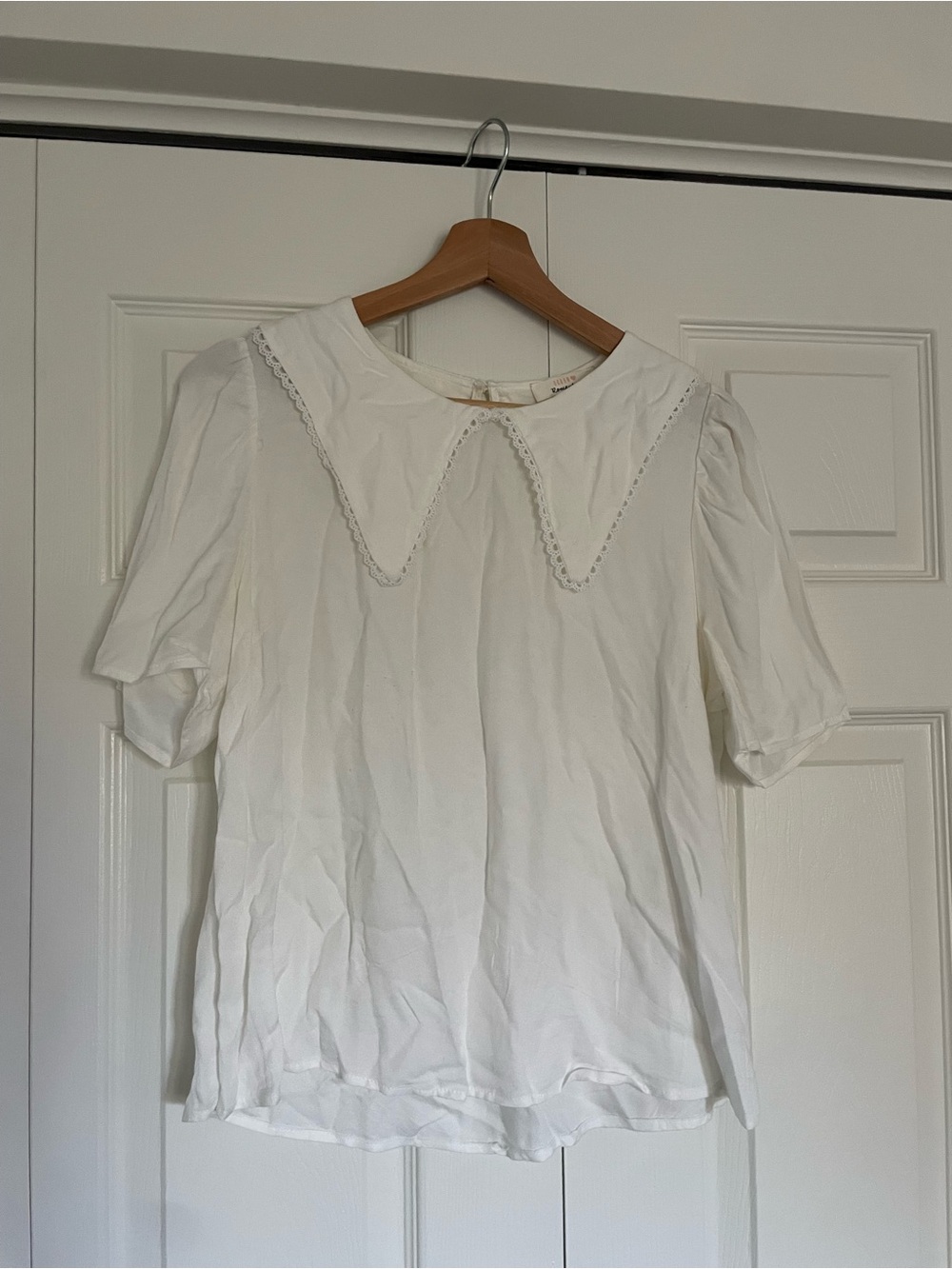 URBAN Romantics White Short-Sleeve Blouse with Decorative Collar
